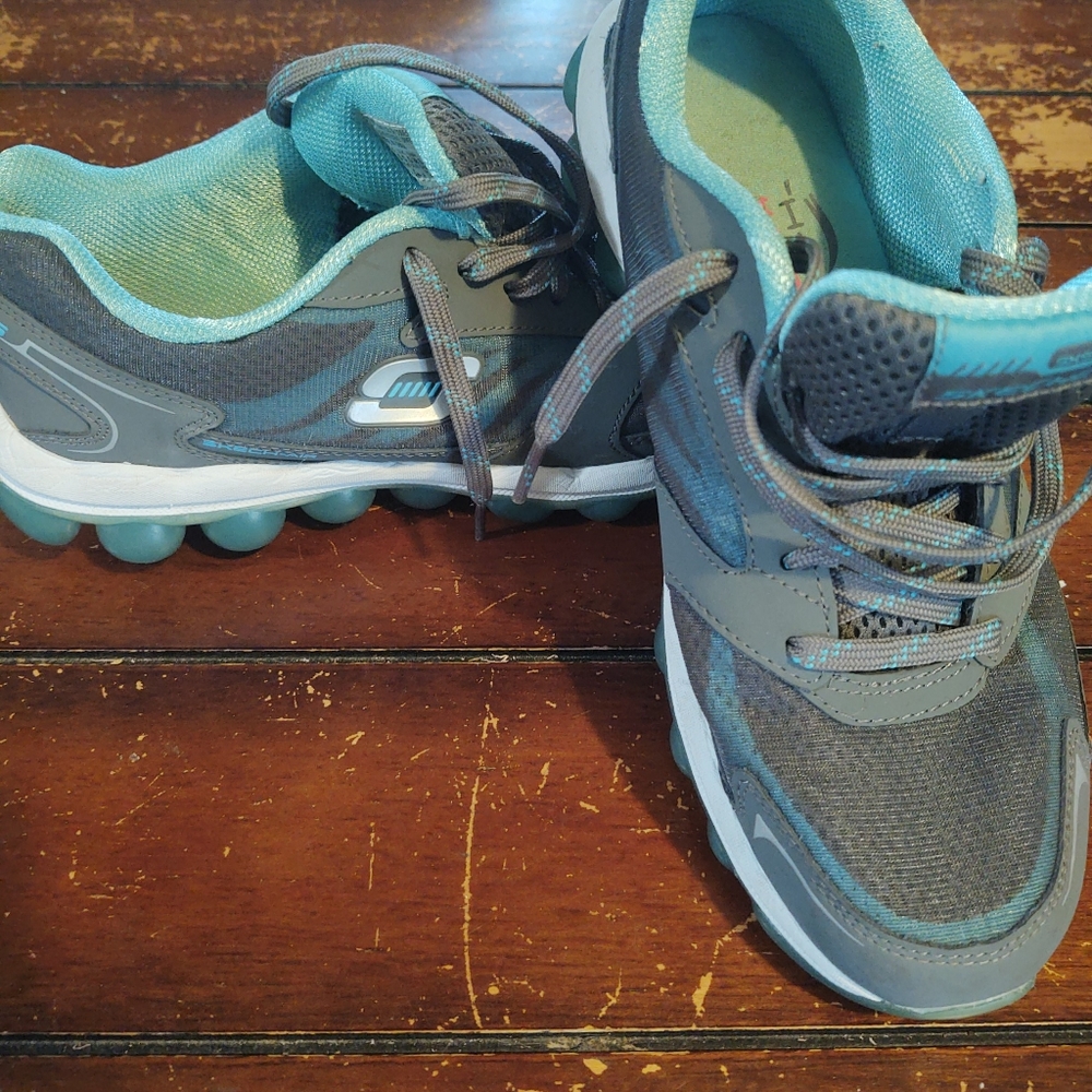 Women's Sketchers Size 8.5